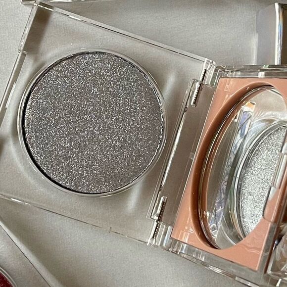 Glass Metallic Bright Silver Pigment by KKW Beauty - Picture 1 of 8